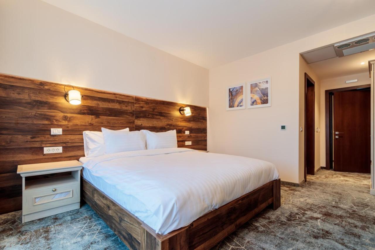 River Hotel & Spa Călimăneşti 외부 사진
