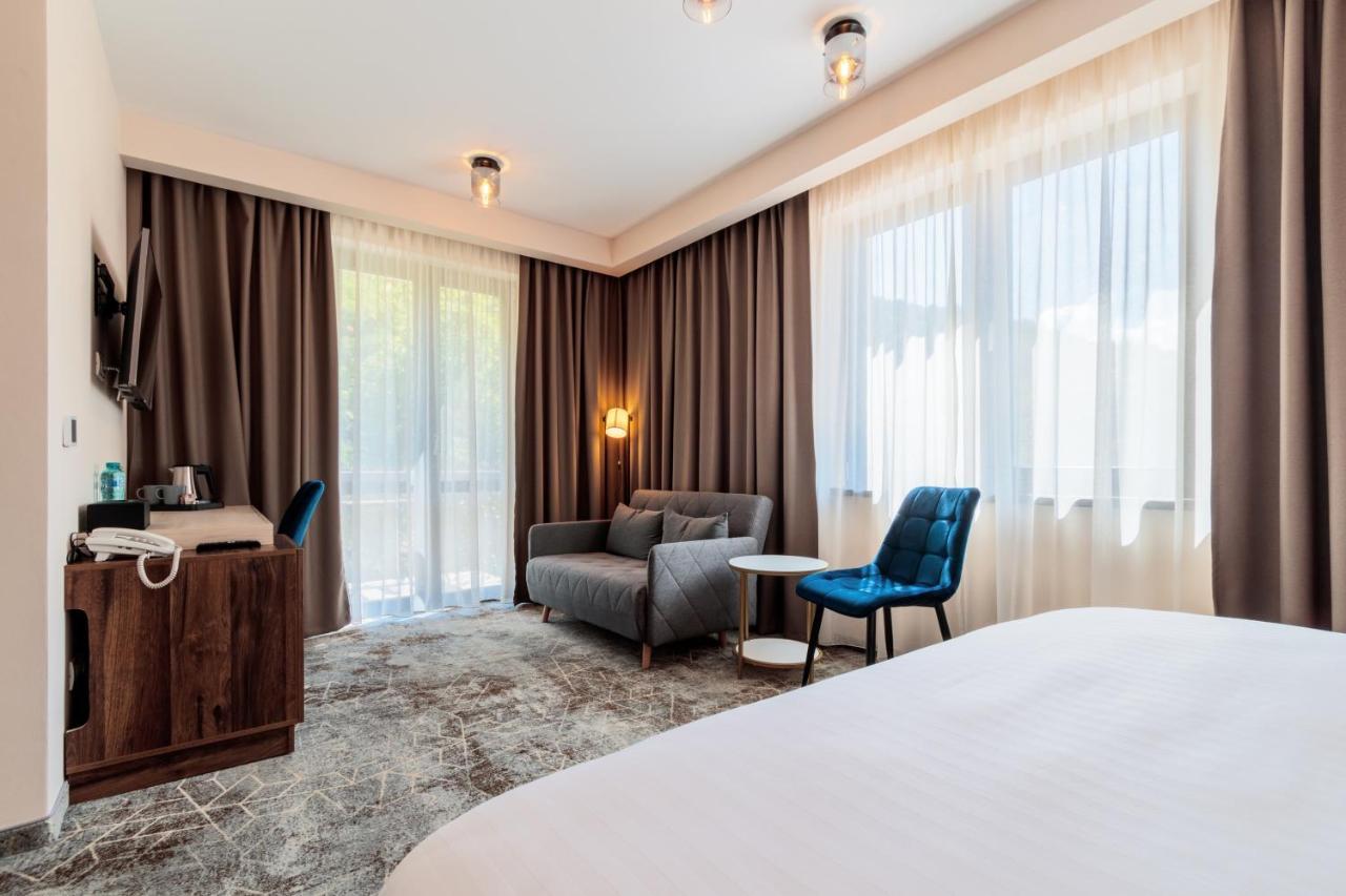 River Hotel & Spa Călimăneşti 외부 사진