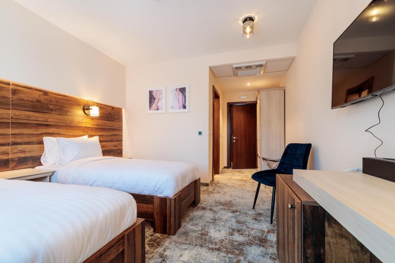 River Hotel & Spa Călimăneşti 외부 사진