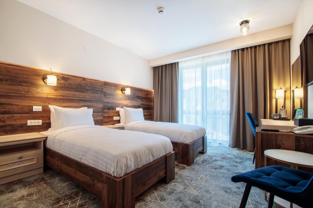 River Hotel & Spa Călimăneşti 외부 사진