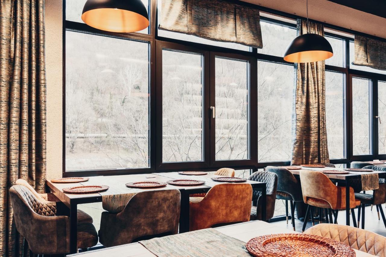 River Hotel & Spa Călimăneşti 외부 사진