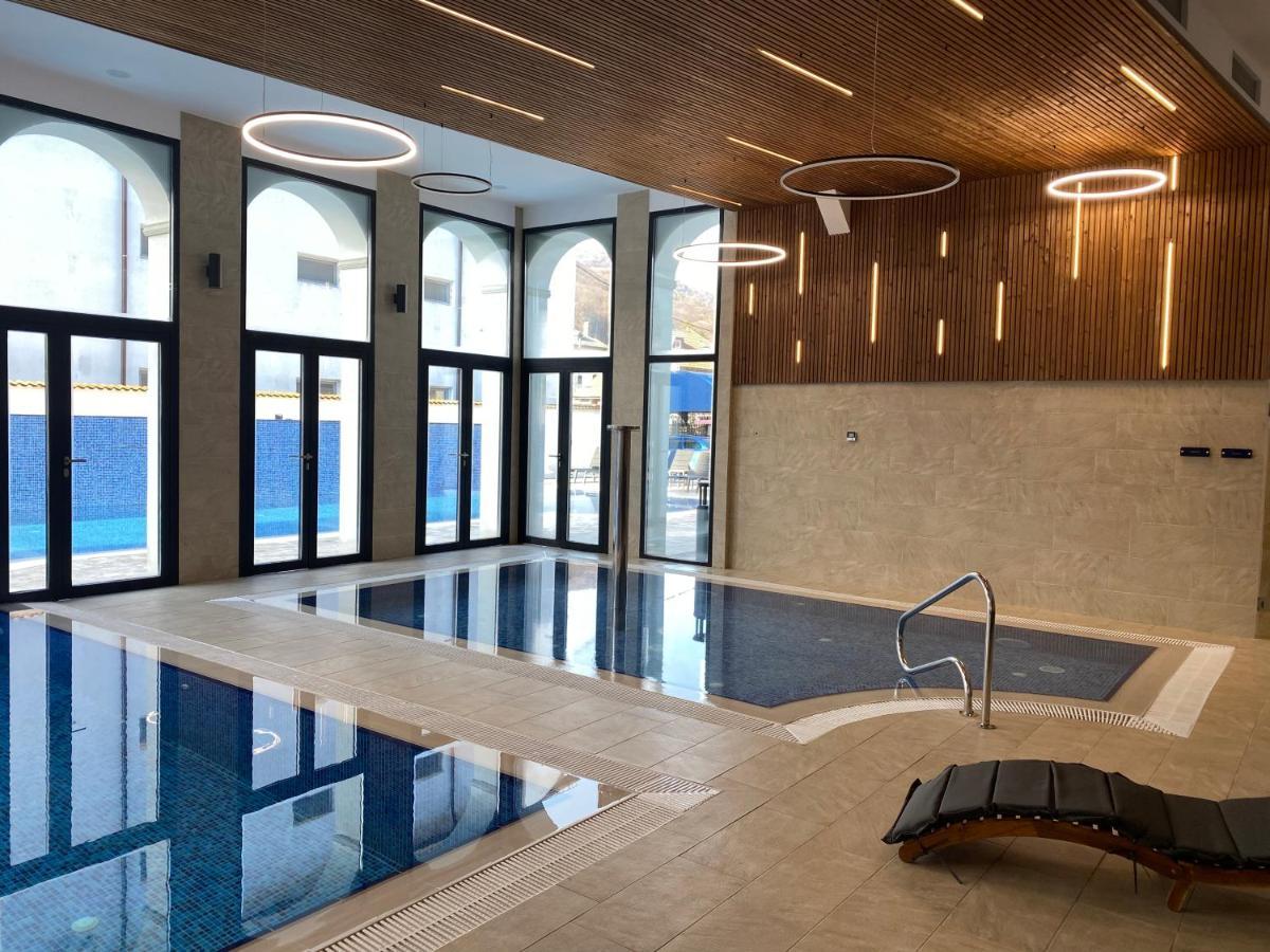 River Hotel & Spa Călimăneşti 외부 사진