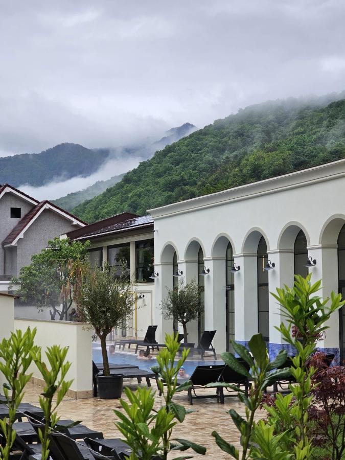 River Hotel & Spa Călimăneşti 외부 사진